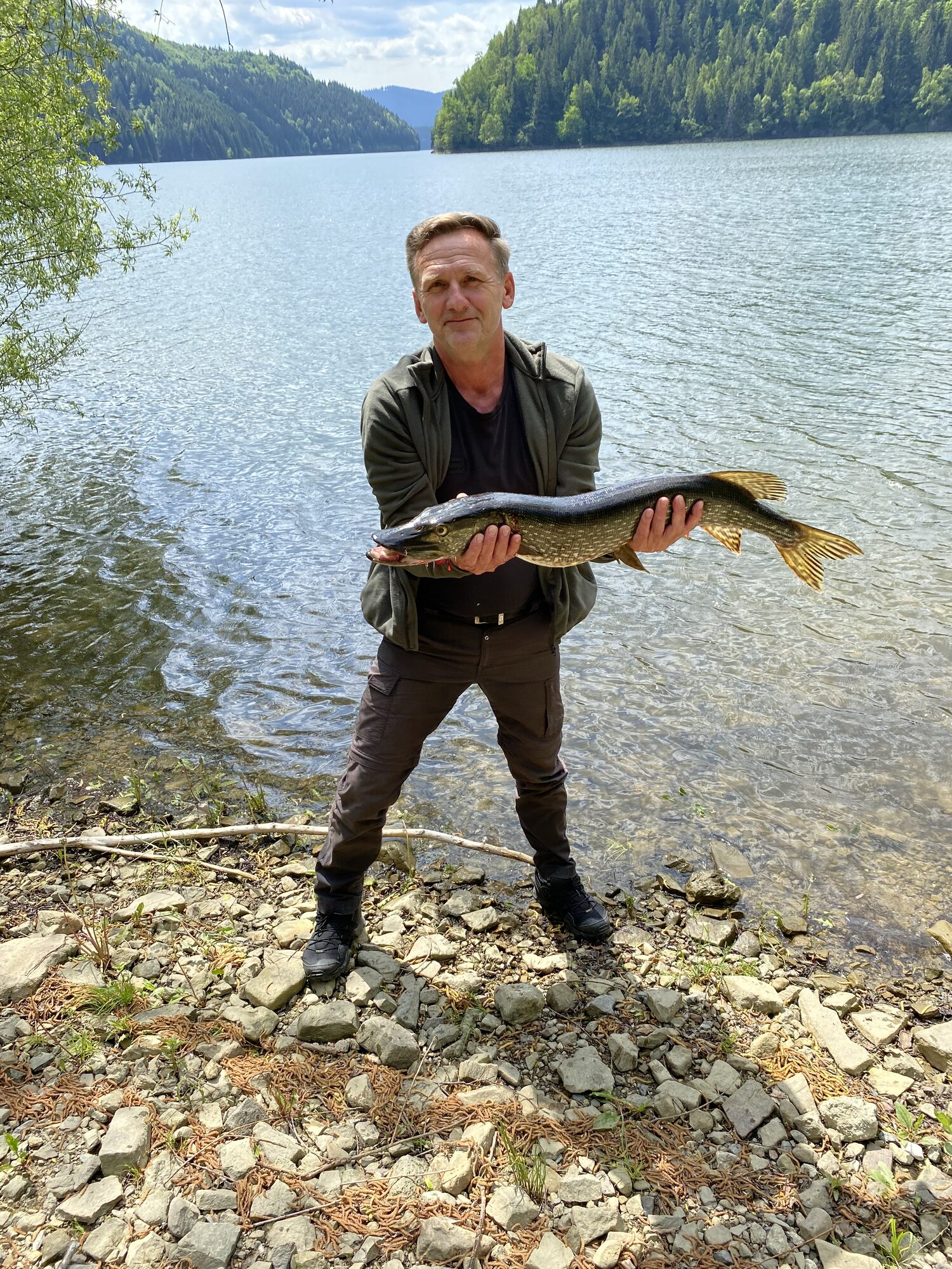 Ivan u přehrady se štikou